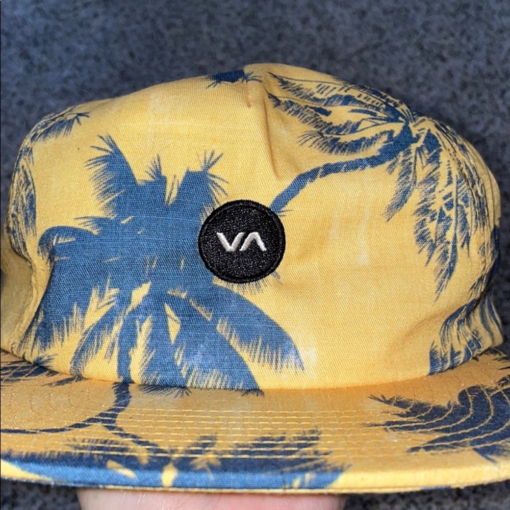 Snap back hat
